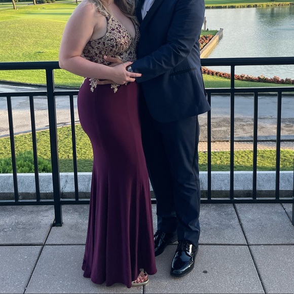 Burgundy and gold evening dress - Picture 5 of 5